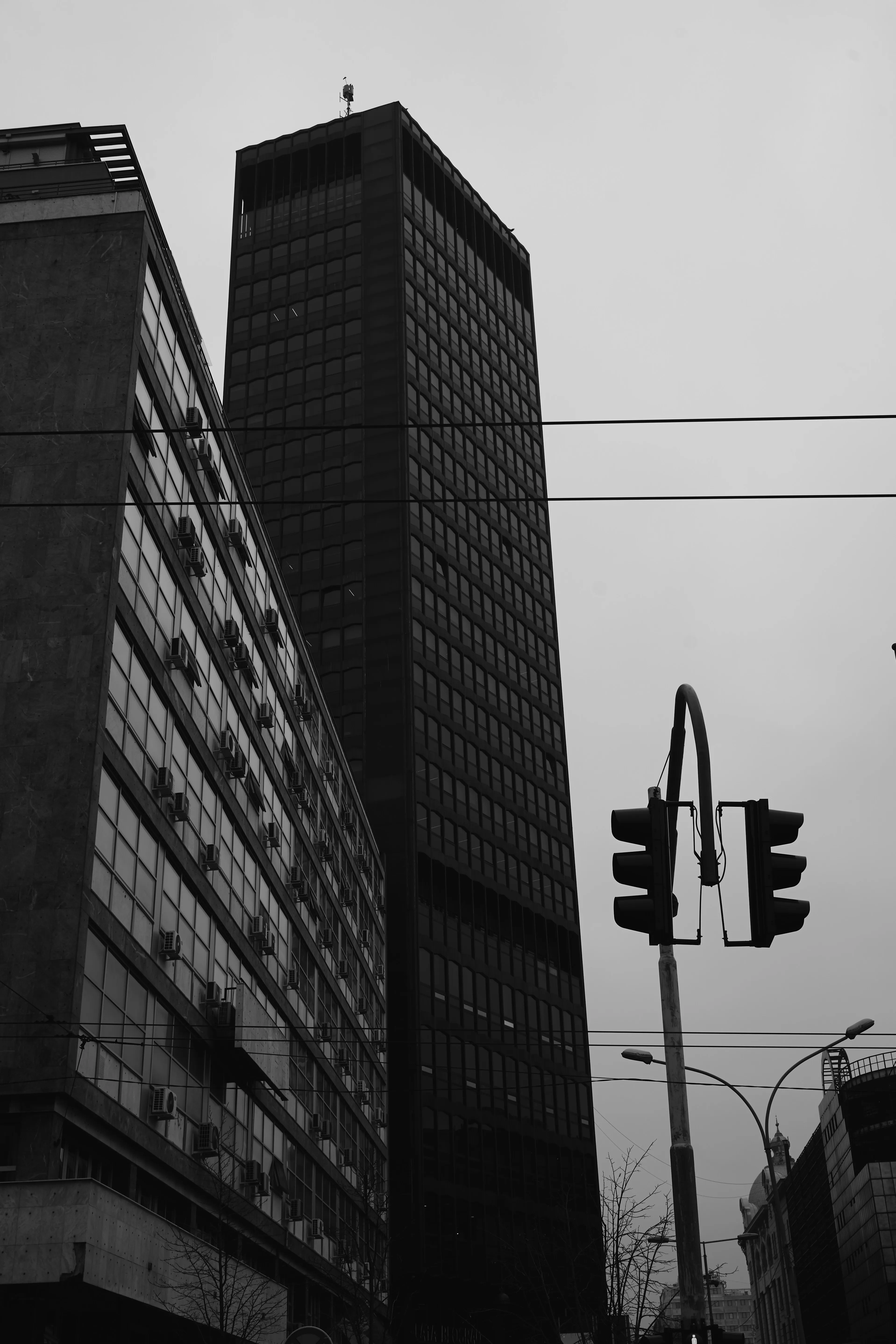 Бизнес центр напротив отеля